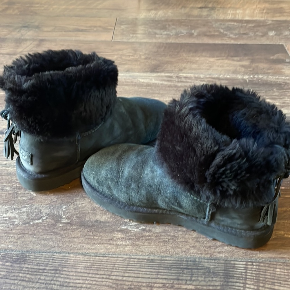 UGG Boots - Picture 1 of 13